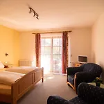 Отель Gaestehaus Hellmer Нойштадт-ан-дер-Вайнштрасе