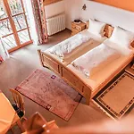 Gaestehaus Hellmer Отель Нойштадт-ан-дер-Вайнштрасе